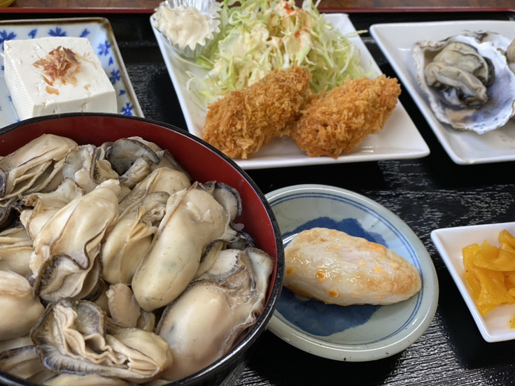 漁師の海鮮丼で提供されている牡蠣丼セット
