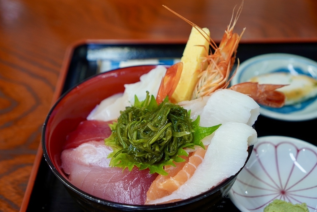 漁師の海鮮丼で提供されている海鮮丼梅