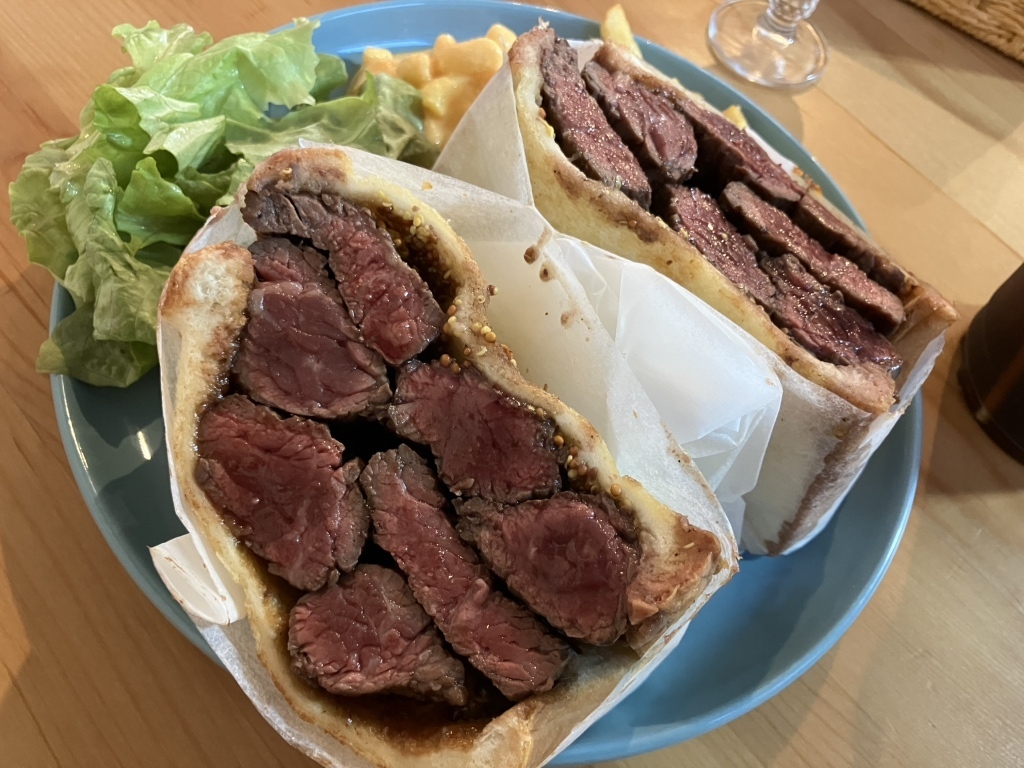 MATSUSHIMA SANDWICH STOREで提供されている松島ミートサンド