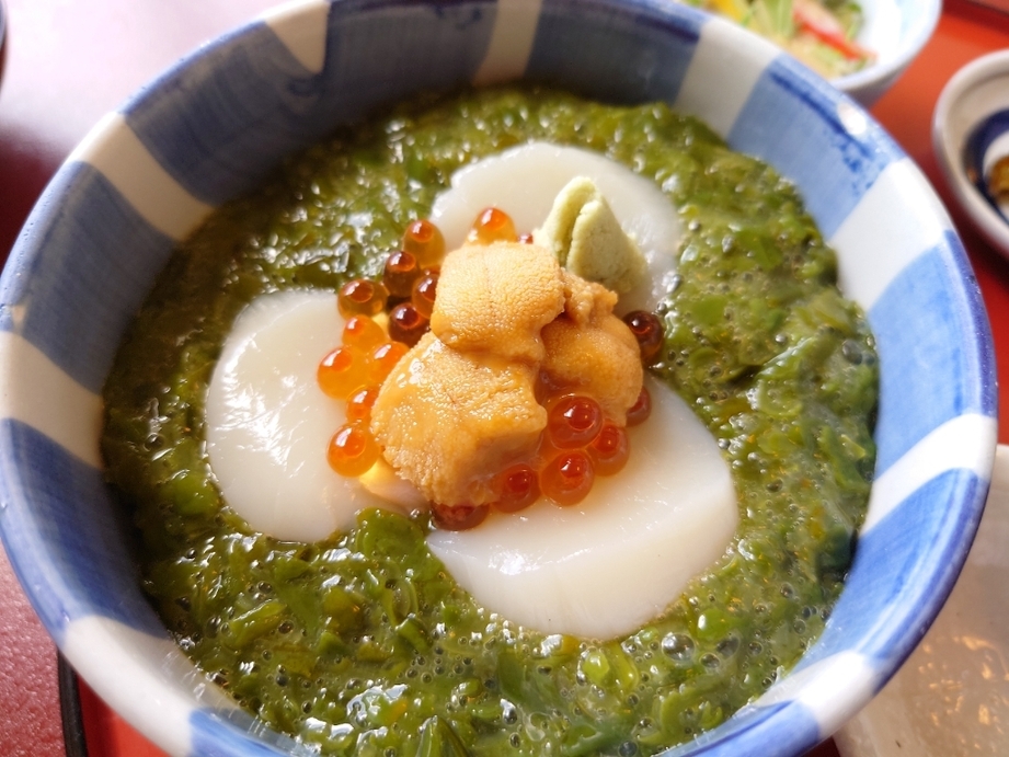 味処さんとり茶屋で提供されているめかぶ丼