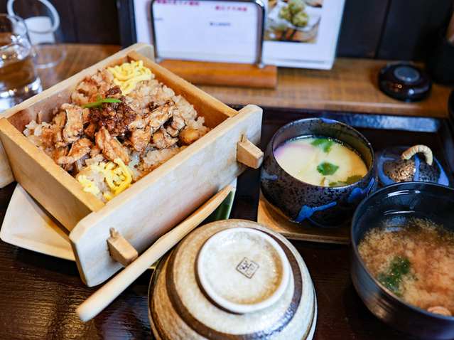 島料理 友福丸の穴子せいろ丼