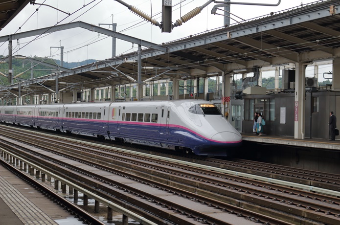 白石蔵王駅の新幹線の画像