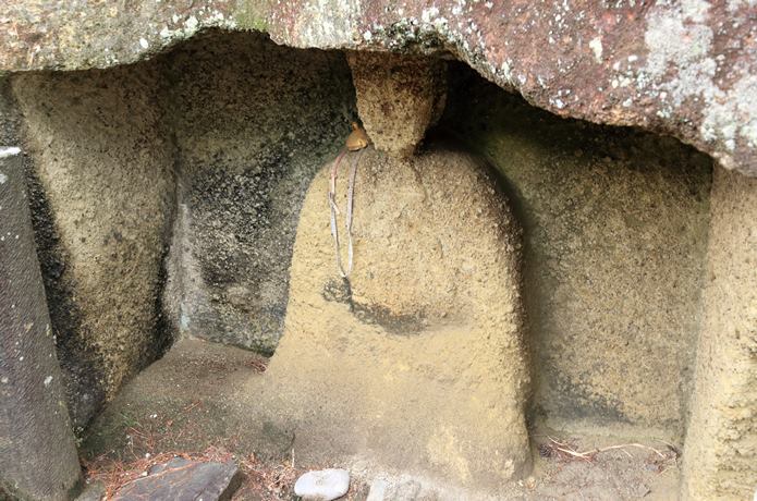 雄島に刻まれた仏像