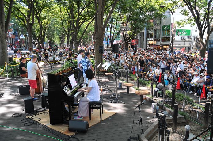 アーティストと定禅寺通り