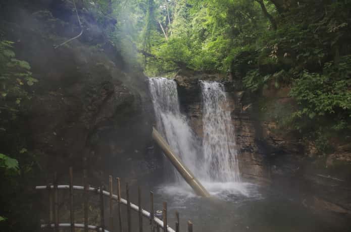 鬼首　間欠泉