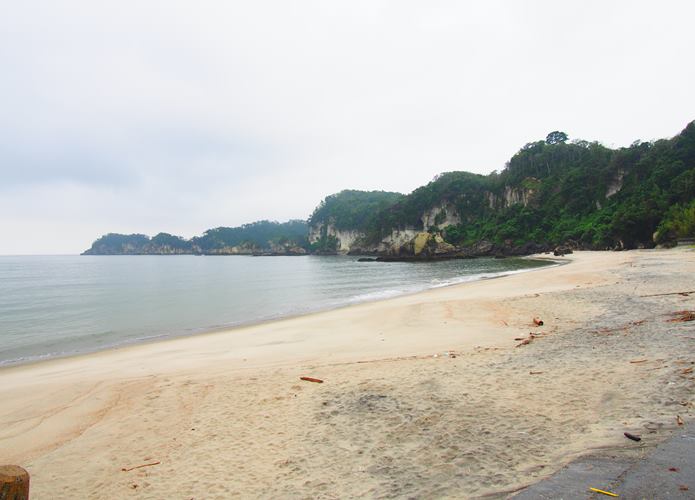 室浜漁港　海岸