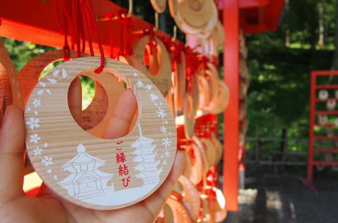 西方寺　縁結びの絵馬かけ