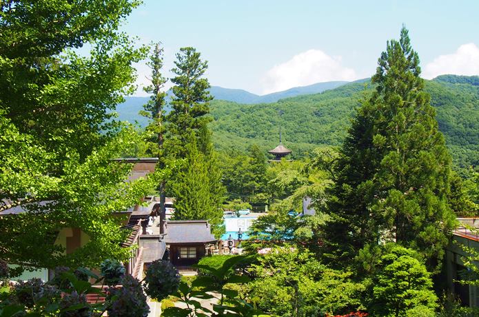 定義如来西方寺の境内