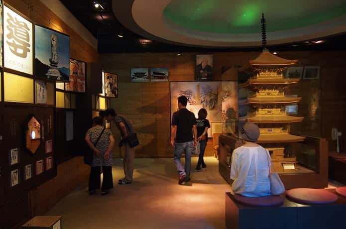 西方寺　展示室　内部