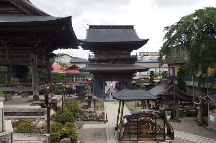 西方寺　境内