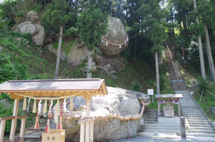 釣石神社