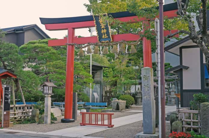 御釜神社