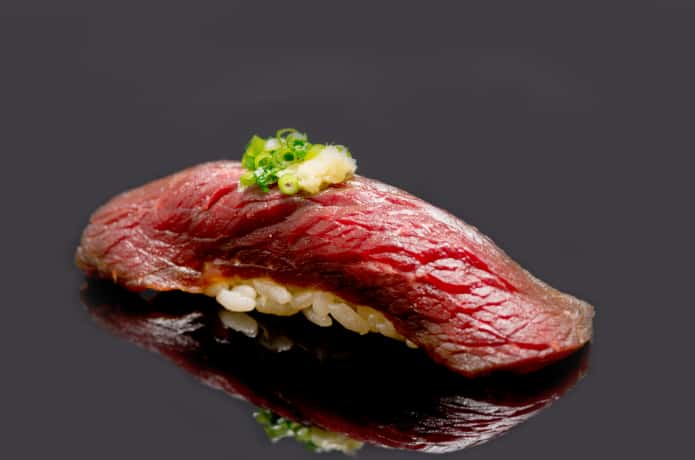 クジラ肉の鮨