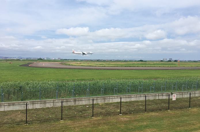 仙台臨空公園からみる飛行機