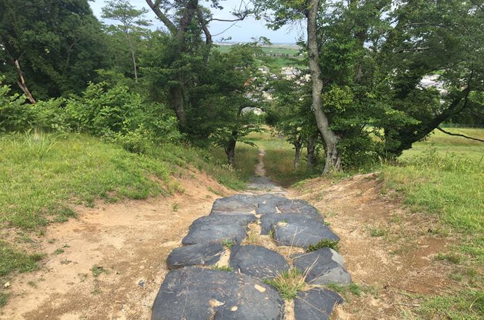 雷神山古墳の散策路3