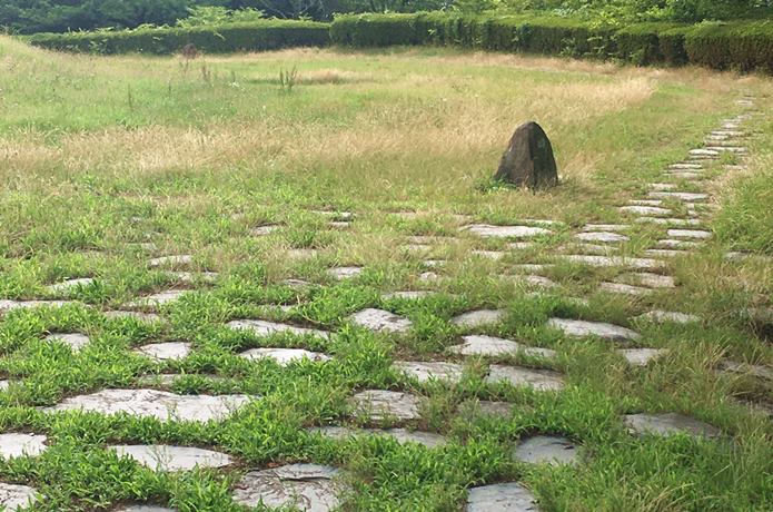 雷神山古墳の石畳