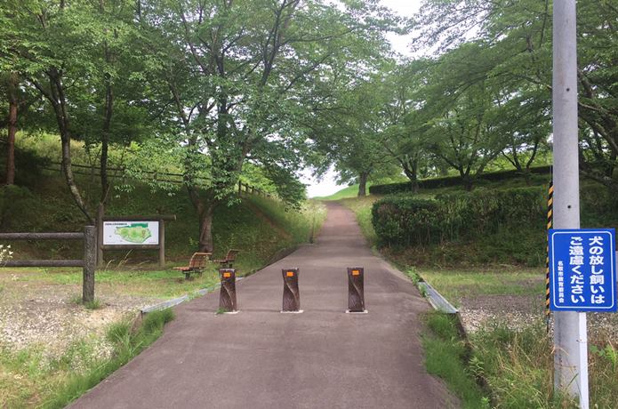 雷神山古墳の正面入り口