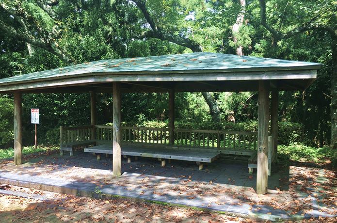 利府城跡　大きい東屋