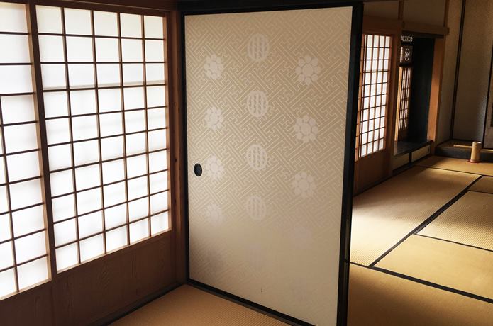 伊達家の家紋が記された襖