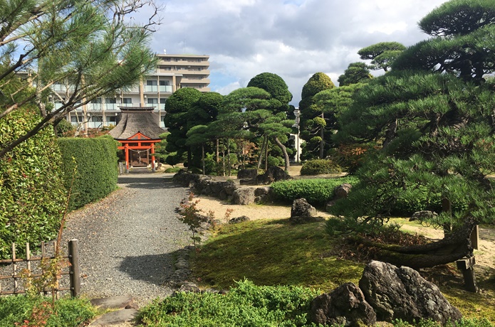 満勝 庭園