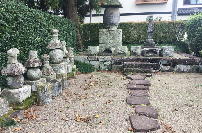  丸の内に竪三つ引き両003 
