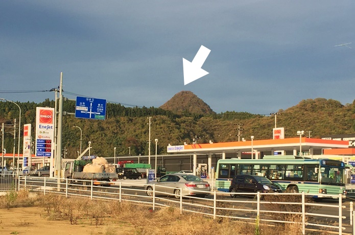 道路と太白山
