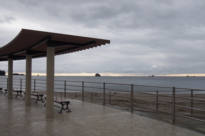 桂島海水浴場　ベンチ