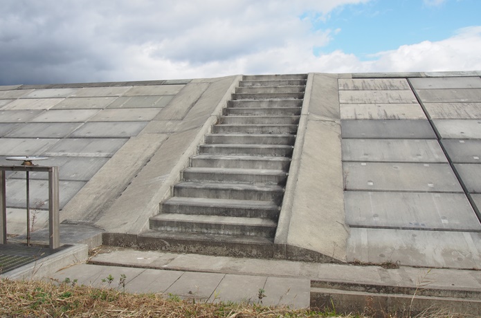 寒風沢島　堤防　階段