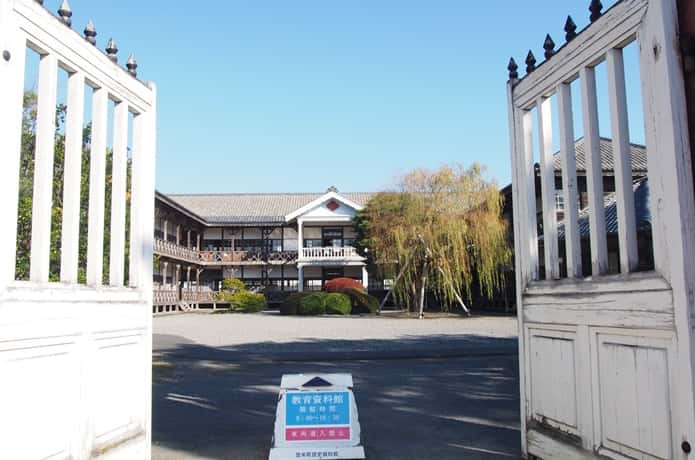 登米教育史料館　門