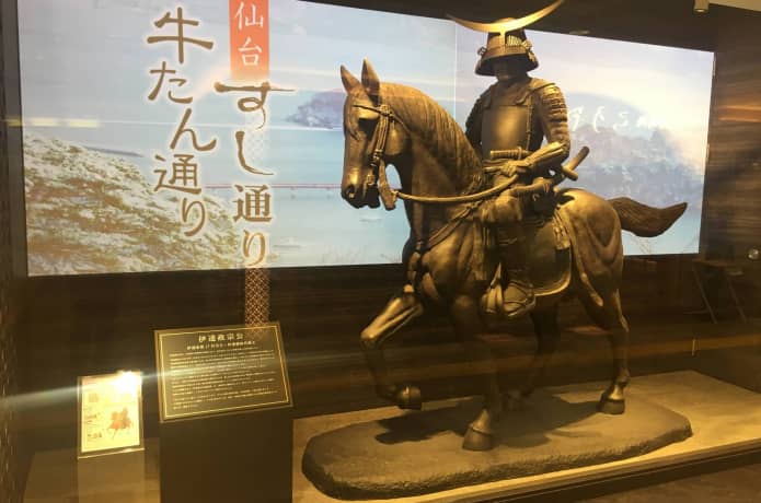 仙台駅　牛タン通り　伊達政宗公の騎馬像