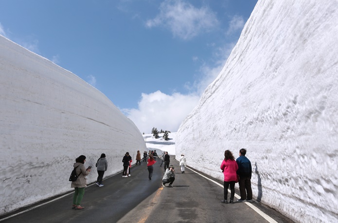 雪の壁　蔵王町