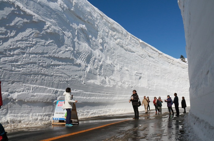 雪の壁　宮城県