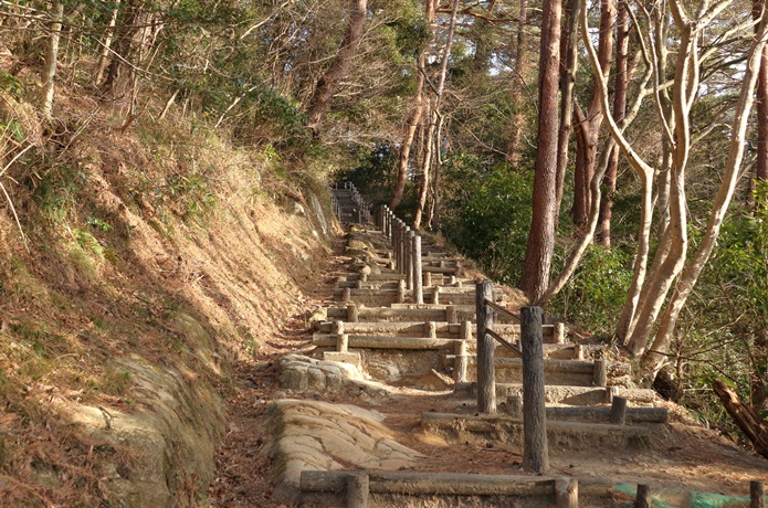 大高森　登山道