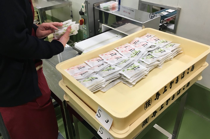 馬上かまぼこ　製品のつまった箱
