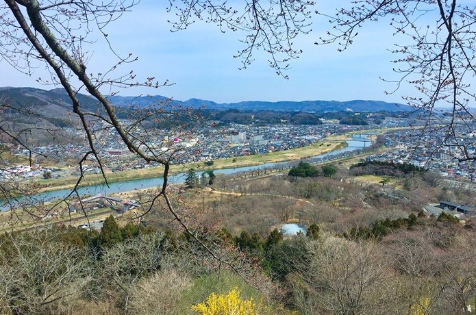船岡城址公園からみる白石川