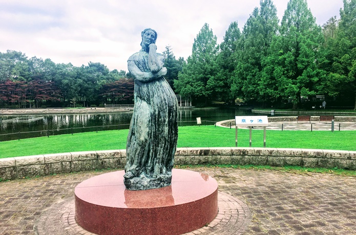 泉ヶ池　フロンズ像