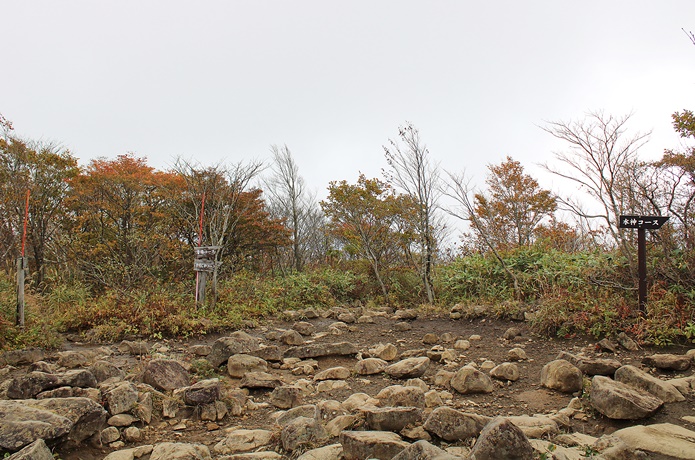 泉ヶ岳　山頂　分岐点