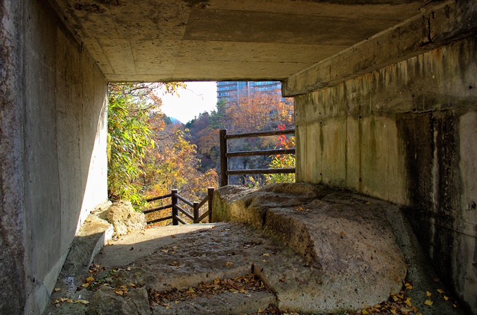 磊々峡　トンネルの先
