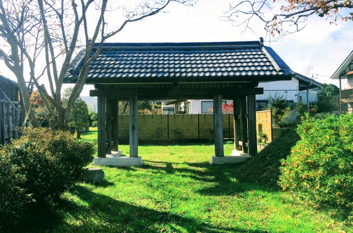 蓑首城三の丸の大手門