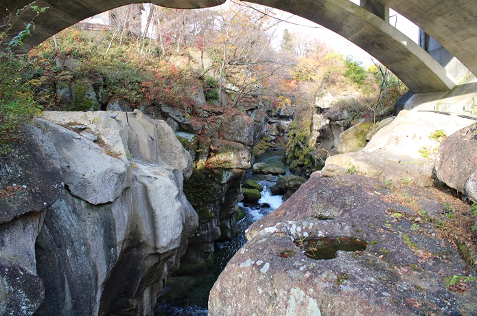 覗橋のハートと磊々峡の峡谷