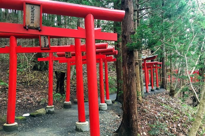 萬蔵稲荷神社　朱色の鳥居