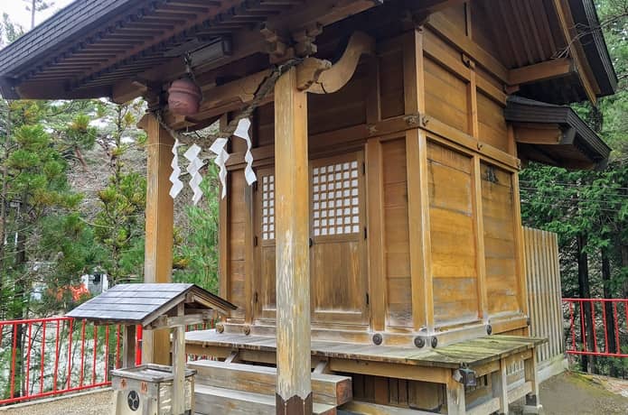 萬蔵ゆかりの境内社・出羽三山神社