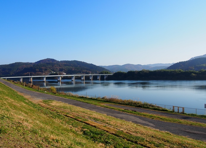 登米市　北上川