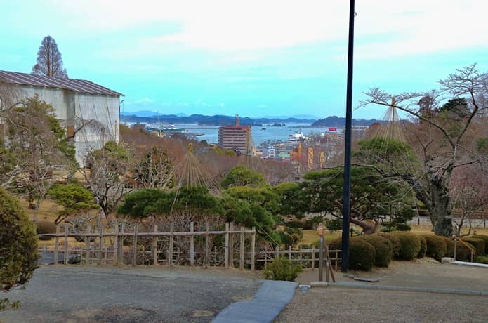 鹽竈神社の境内からみる松島湾