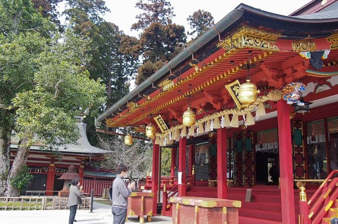 鹽竈神社　参拝する人々