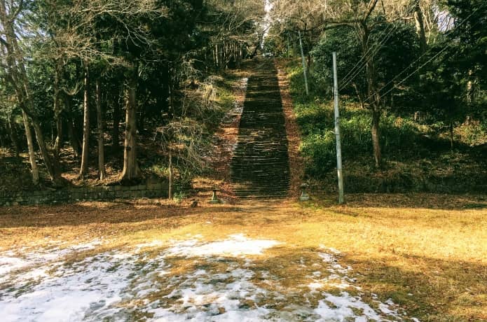亀岡八幡宮　石段➂