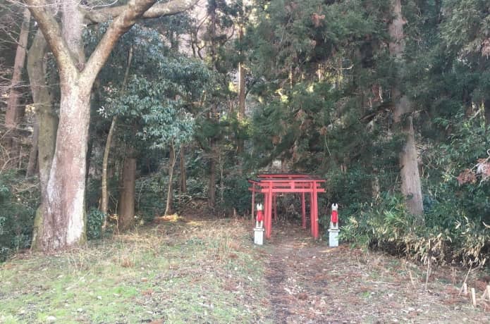 蠣崎稲荷大明神入口