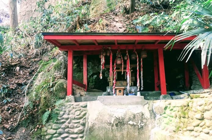 蠣崎稲荷大明神　祠