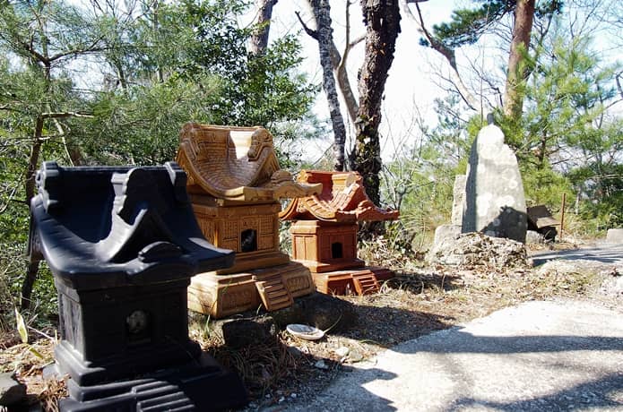 多聞山　祠