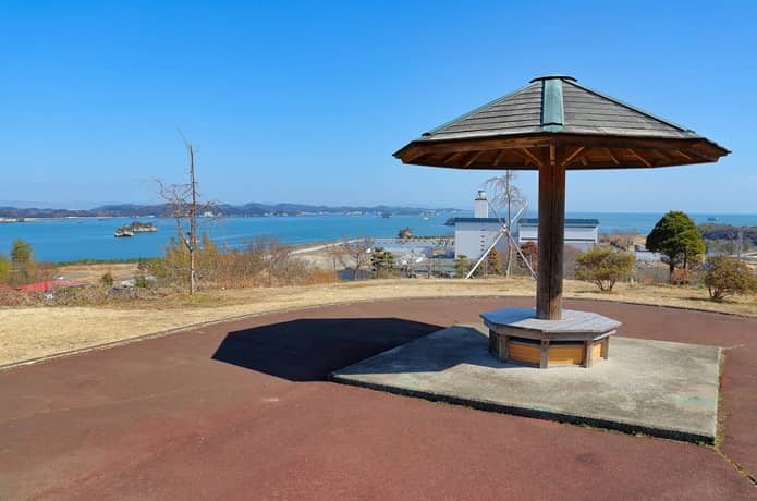 多聞山展望広場公園からのぞむ松島湾